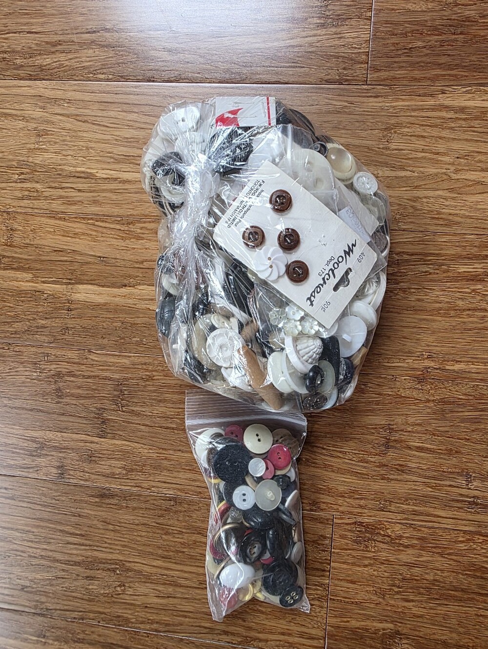 BUTTONS, VINTAGE, CRAFTERS. - Picture 4 of 4